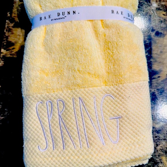 Rae Dunn Hello Spring Towels NWT - Picture 2 of 2